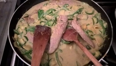 Aiguillettes de canard au curry vert