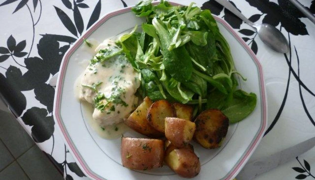 Aiguillettes de poulet sauce persillée et noix