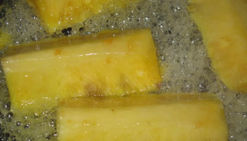 Ananas flambé au Rhum