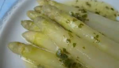 Asperges tièdes au beurre citronné