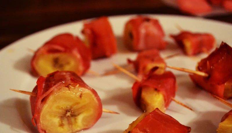 Banane au jambon cru