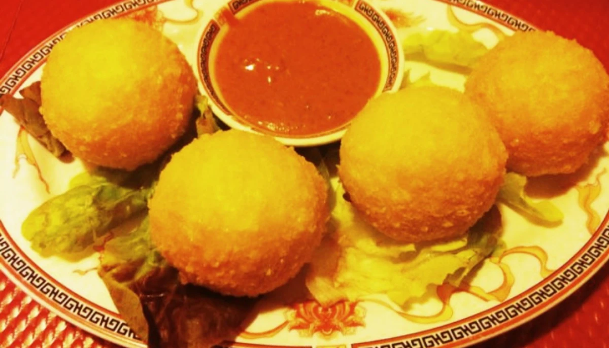Beignets de fromage et sauce aigre