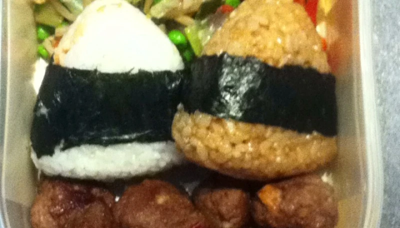 Bento boeuf Teriyaki, duo d'onigiris