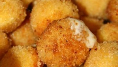 Billes de mozzarella panées