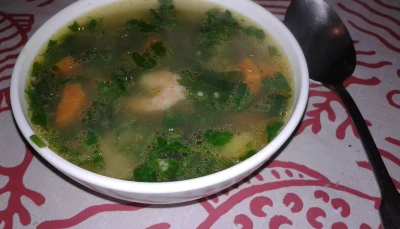 Bouillon aux crevettes et à la coriandre