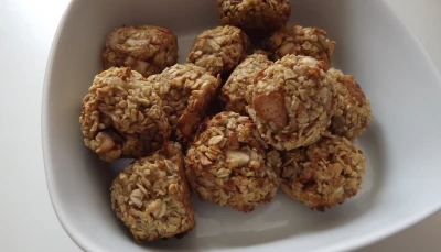 Boules d'énergie pomme-cannelle