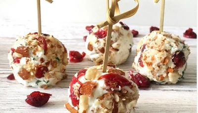 Boulettes d’amandes, cranberries, chèvre