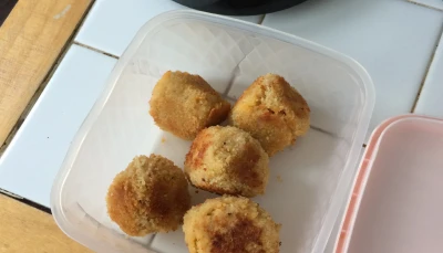 Boulettes de thon pânées.