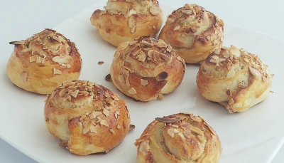 Brioches roulées au tahin et noix