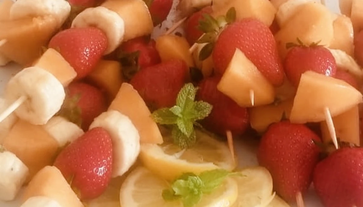 Brochettes de fruits de l'été