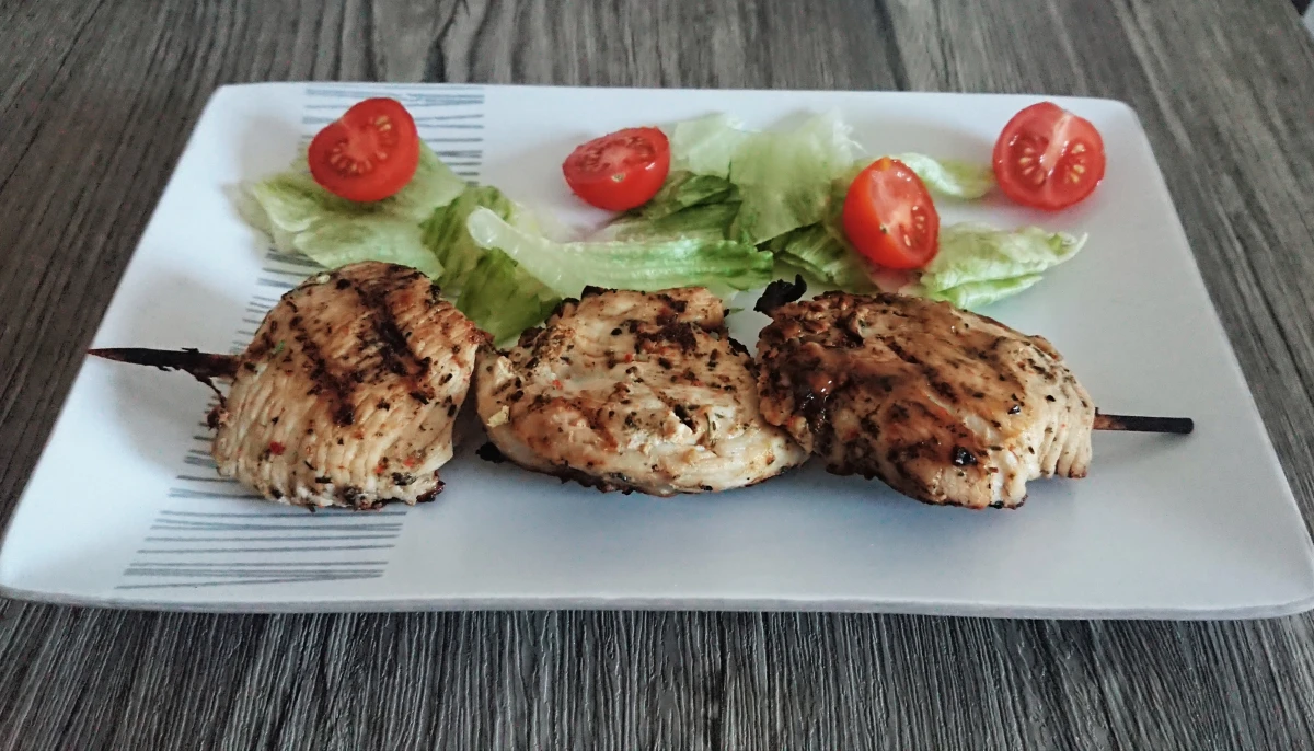 Brochettes de poulet marinées