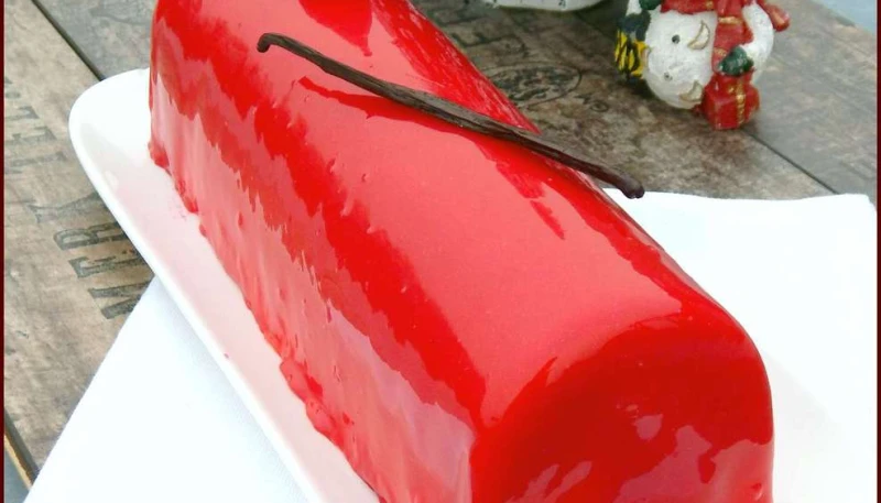 Bûche à la confiture de fraise