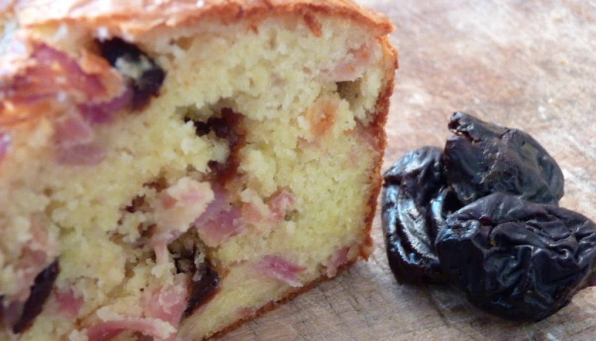 Cake aux pruneaux et jambon