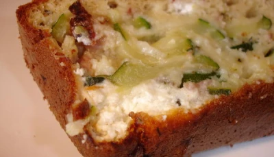 Cake courgettes, chèvre, miel