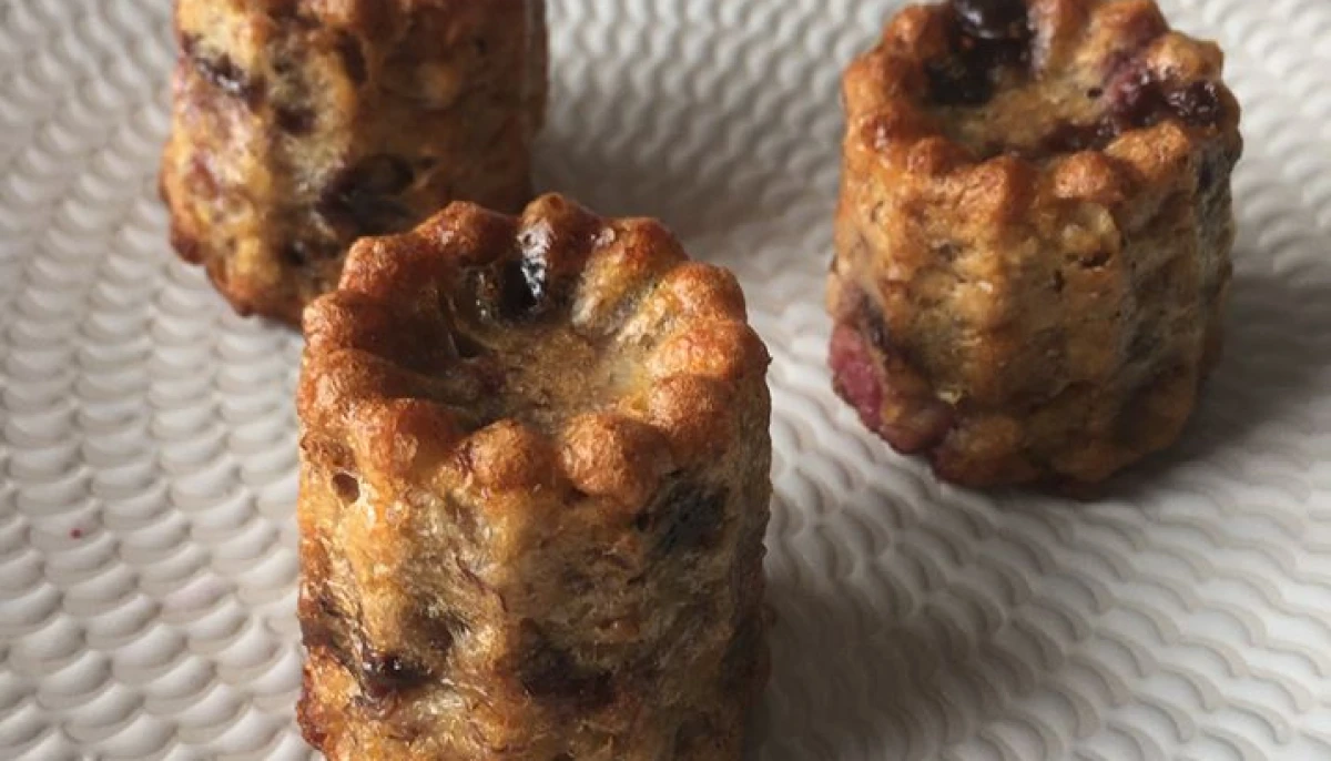 Canelés aux flocons d'avoine et aux framboises