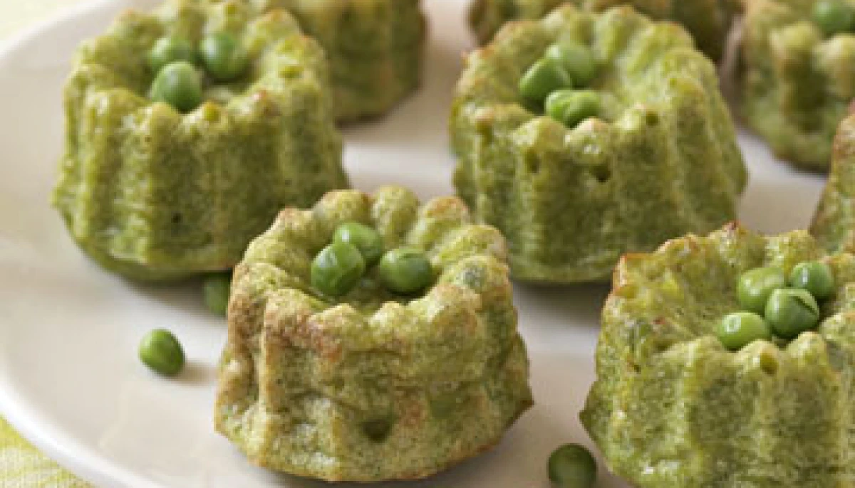 Cannelés aux petits pois et au comté