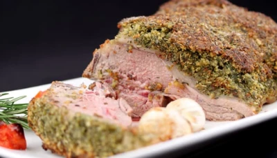 Carré d’agneau au grué de cacao et pain d’épices