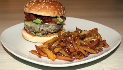 Cheeseburger bacon et avocat & frites