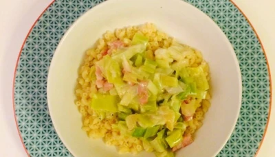 Coquillettes aux poireaux-lardons