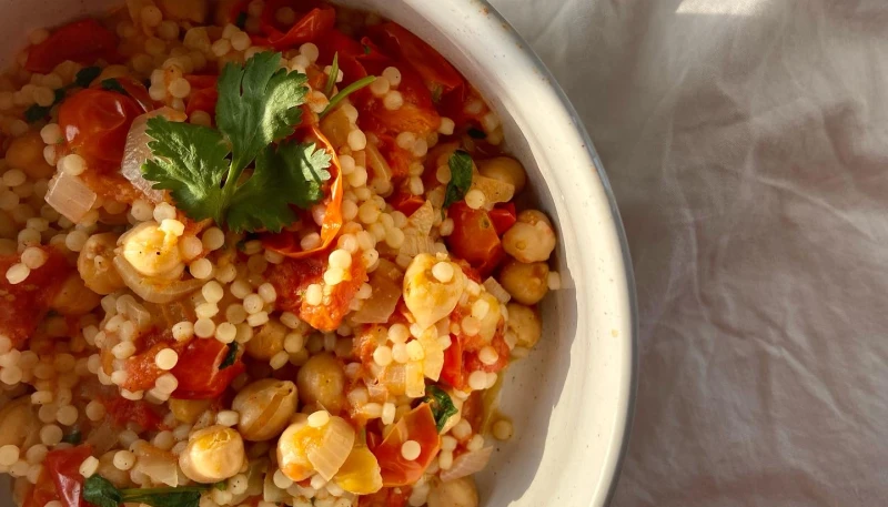 Couscous perlé, tomates et pois chiches