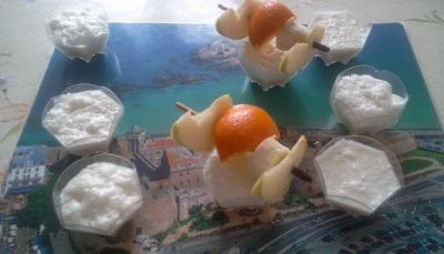 Crème de Chamallows, brochette de fruits