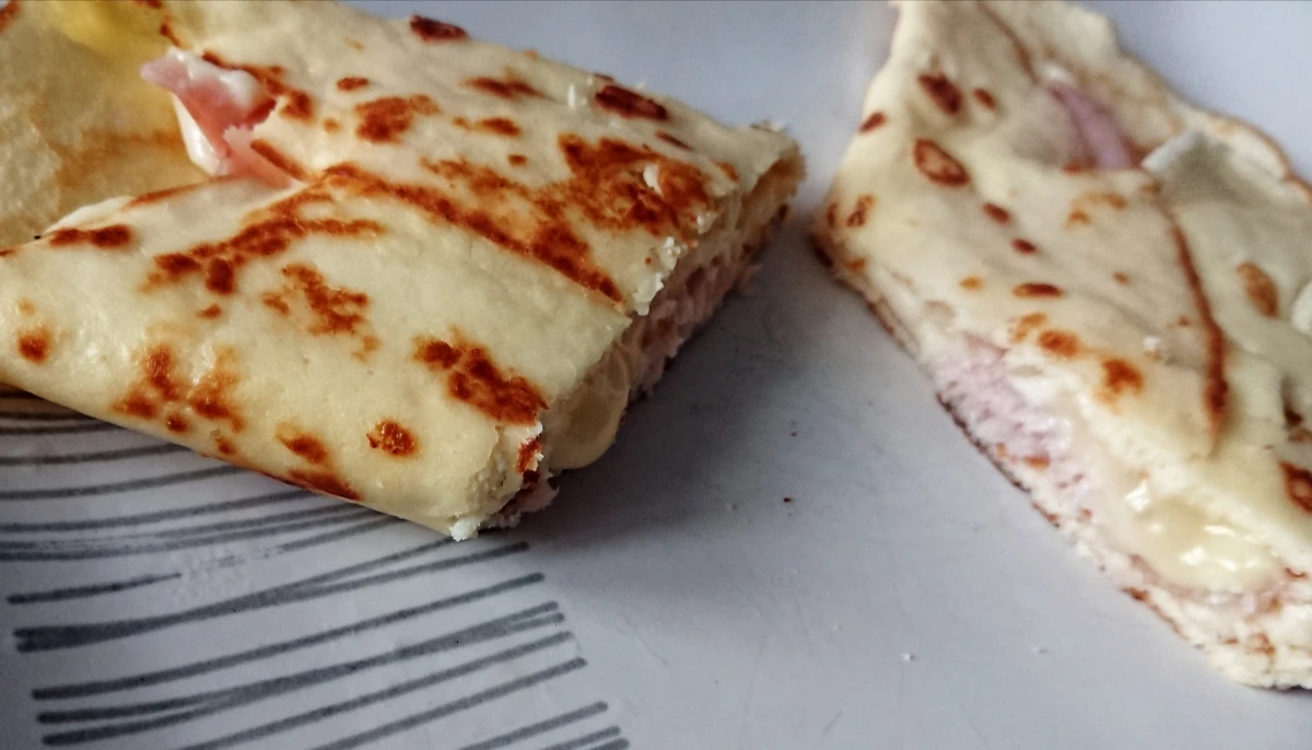 Crêpe omelette au bacon et aux deux fromages