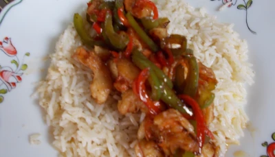 Crevettes à la chinoise, riz basmati et poivrons