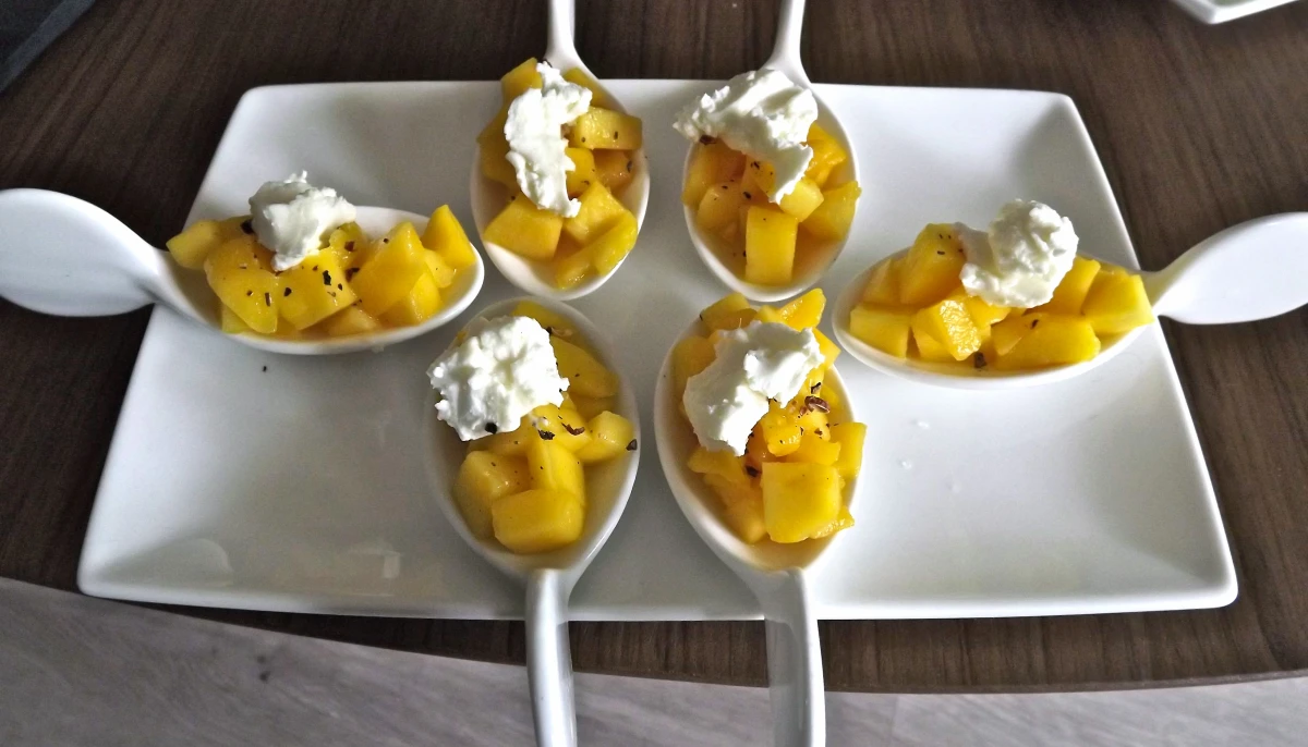 Cuillère salsa de mangue,chèvre et miel