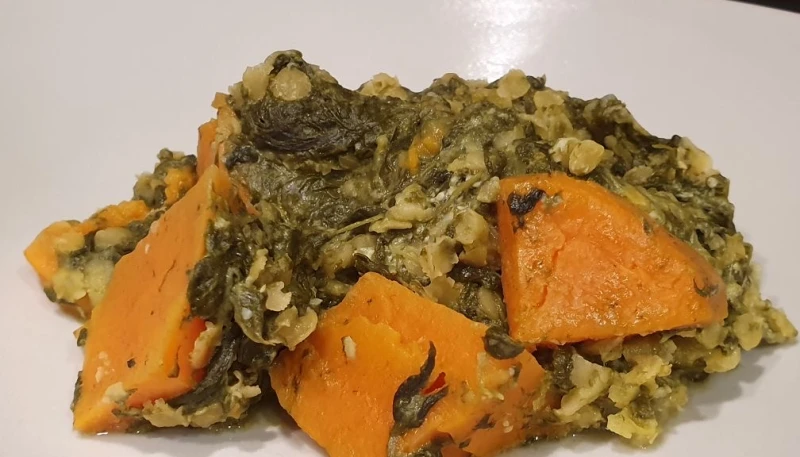 Curry de lentilles corail-patates douces-épinards