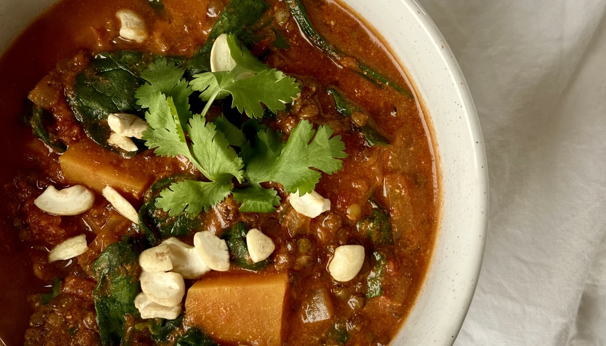 Dahl de patates douces, épinards et lentilles
