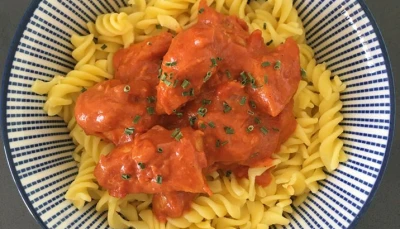 Dés de poulet au beurre de cacahuètes