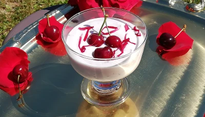 Dessert à la rose et cerise