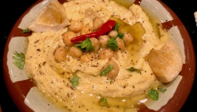 Dip de Hummus et crackers pour apéros de Noël