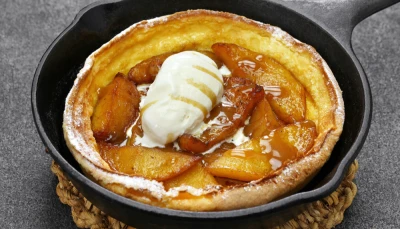 Dutch baby pancake à la pomme