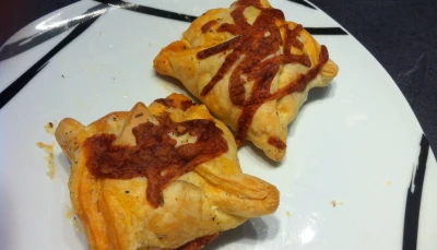 Feuilleté aubergine, chorizo, chèvre.