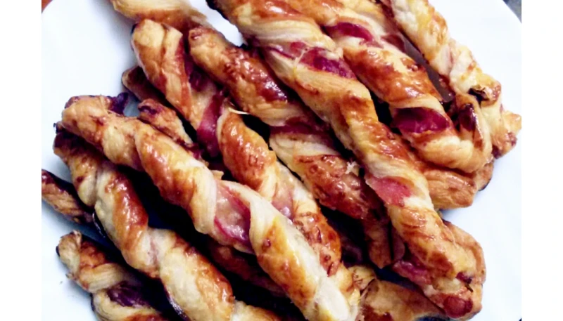 Feuilletés jambon sec et comté