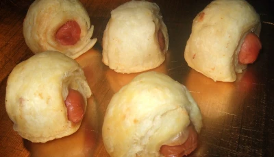 Feuilletés knakis/moutarde/chèvre