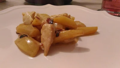 Filet de poulet et ses petites patates sauce curry