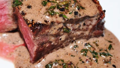 Filet Mignon à la sauce au poivre vert
