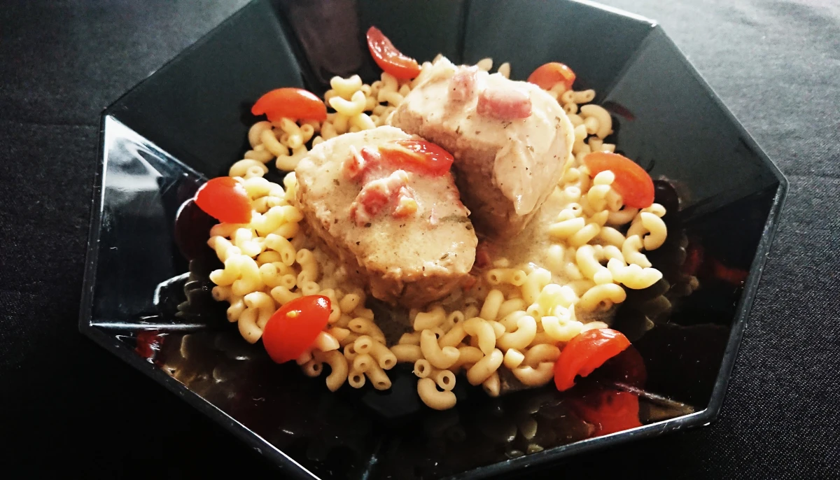 Filet mignon aux lardons fumés et tomates