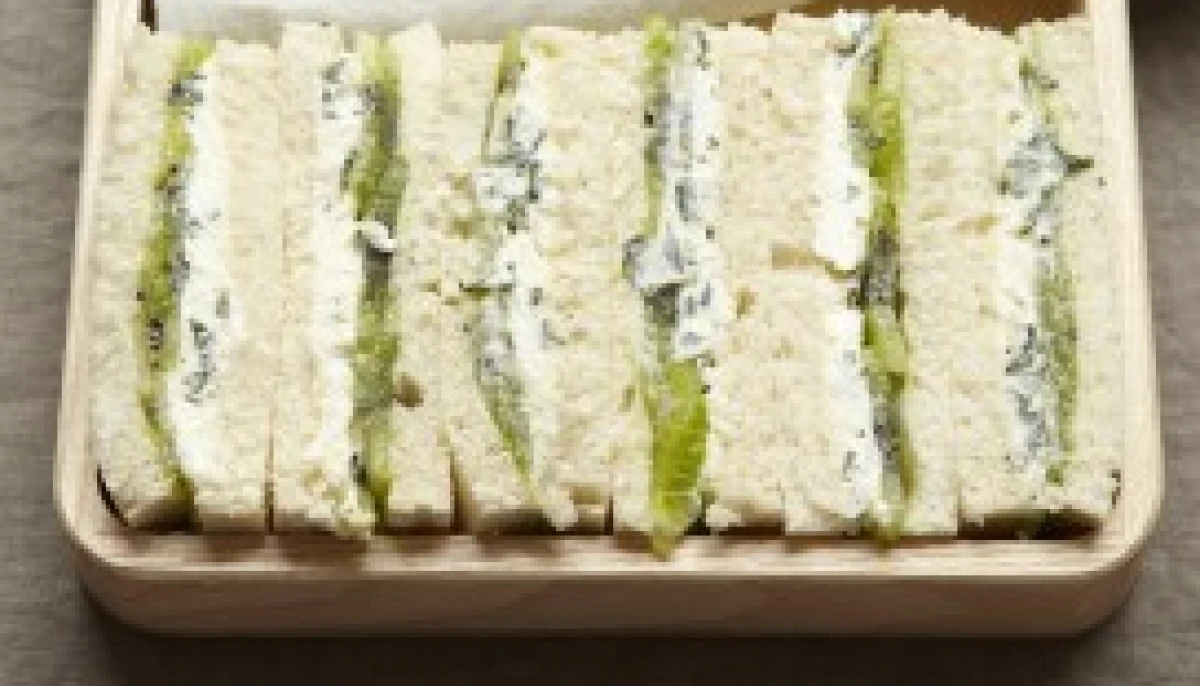 fingers kiwi & Philadelphia