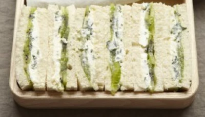 fingers kiwi & Philadelphia