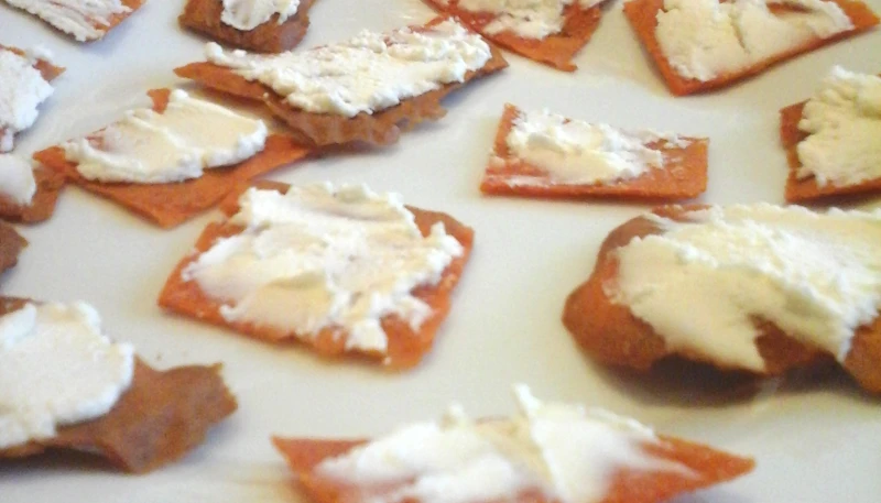 fromage frais sur poivron-abricots désséchés