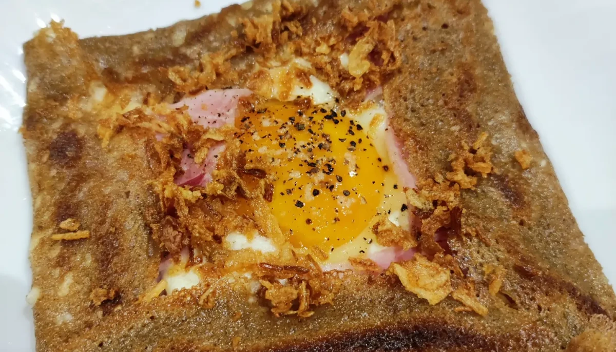 Galette Jambon Oeuf Oignon Frit