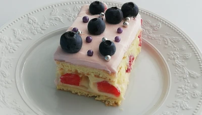 Gâteau à la fraise et myrtille