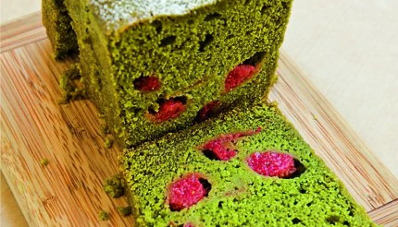 Gâteau au Thé Vert Matcha et framboises