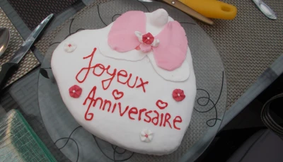 Gâteau d'anniversaire en pâte à sucre