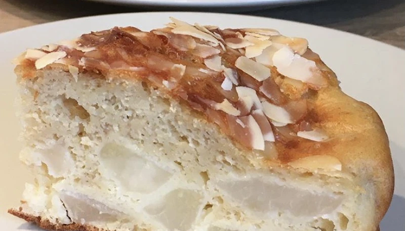 Gâteau moelleux poires-amandes effilées