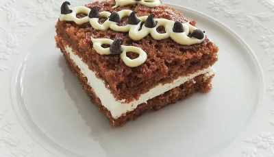 Génoise au cacao et crème chantilly miel