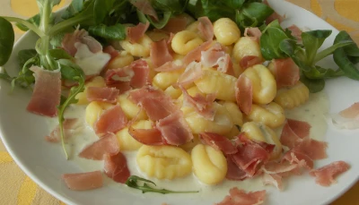Gnocchis sauce Roquefort et jambon cru